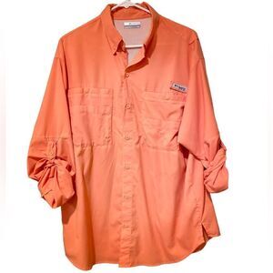 Columbia Woman’s Fishing Shirt Size Medium Vented Back Wrinkle Resistant